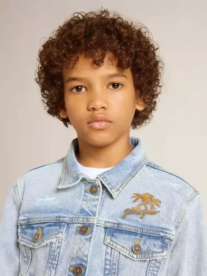 Giacca leggera in denim con ricami Giacca leggera in denim con ricami