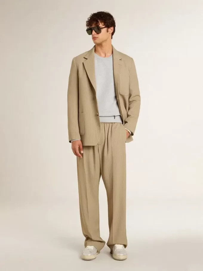 Giacca monopetto da uomo beige gessata con vestibilità oversize Giacca monopetto da uomo beige gessata con vestibilità oversize