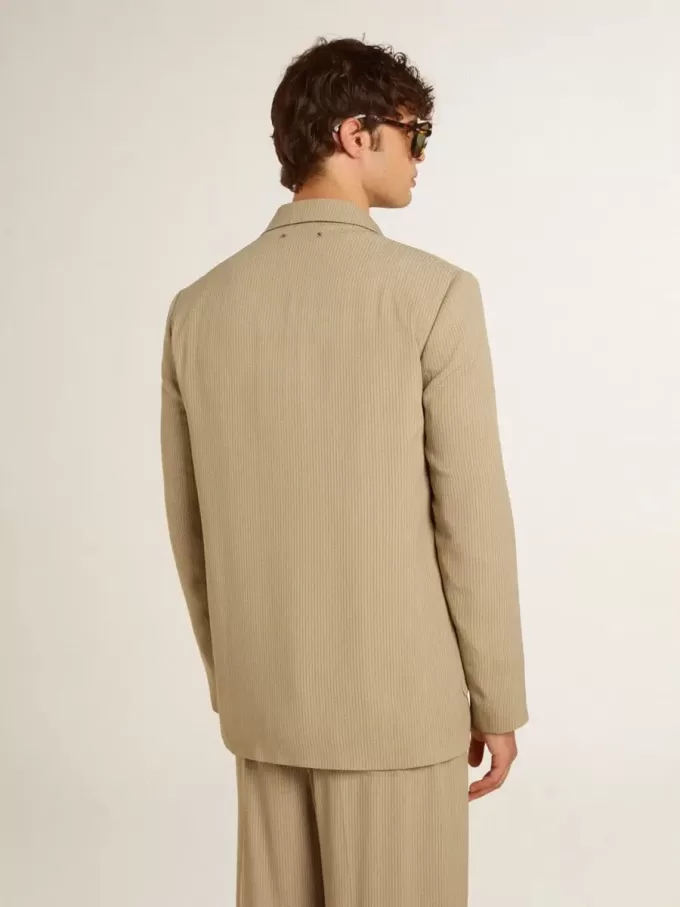 Giacca monopetto da uomo beige gessata con vestibilità oversize Giacca monopetto da uomo beige gessata con vestibilità oversize