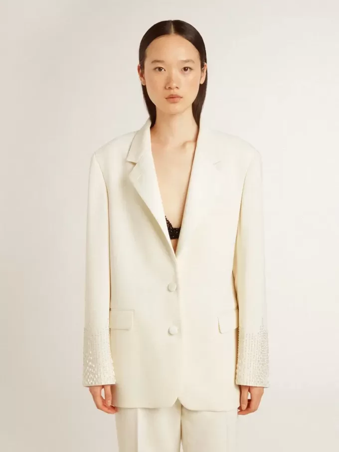 Giacca oversize monopetto bianca con effetto seta e ricami