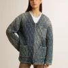 Giacca trapuntata da donna in denim di cotone blu con finitura effetto consumato Giacca trapuntata da donna in denim di cotone blu con finitura effetto consumato