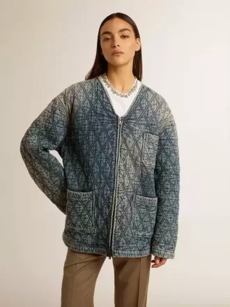 Giacca trapuntata da donna in denim di cotone blu con finitura effetto consumato Giacca trapuntata da donna in denim di cotone blu con finitura effetto consumato