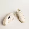 Hi Star da donna con stella blu glitterata e linguetta sul tallone con glitter platino Hi Star da donna con stella blu glitterata e linguetta sul tallone con glitter platino