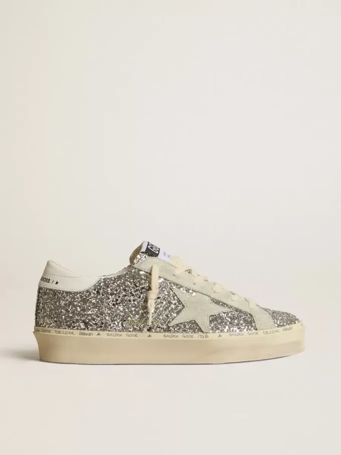 Hi Star da donna in glitter argento con stella in pelle scamosciata e linguetta bianca sul tallone Hi Star da donna in glitter argento con stella in pelle scamosciata e linguetta bianca sul tallone