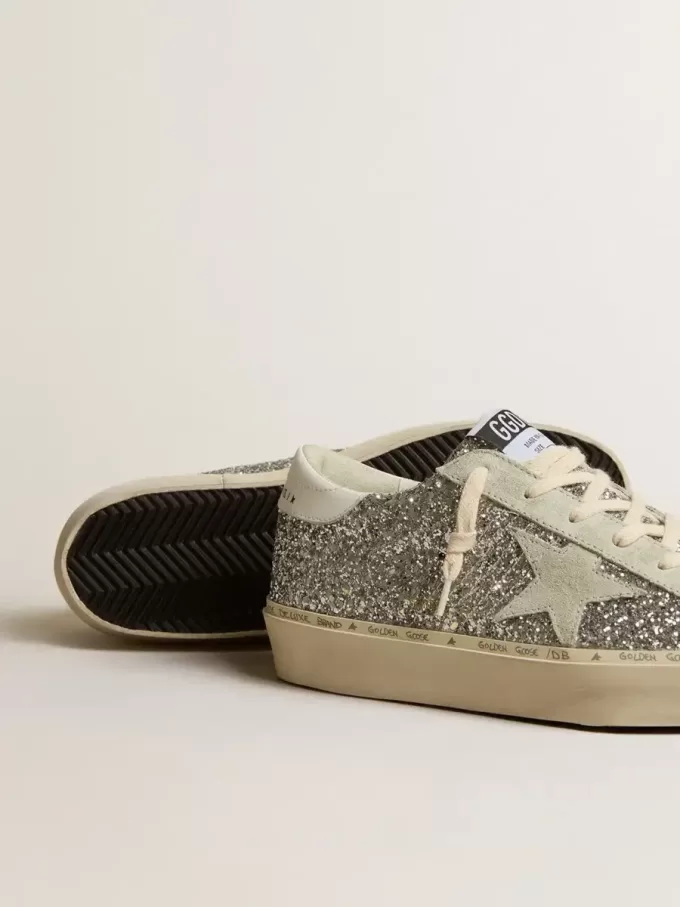 Hi Star da donna in glitter argento con stella in pelle scamosciata e linguetta bianca sul tallone Hi Star da donna in glitter argento con stella in pelle scamosciata e linguetta bianca sul tallone