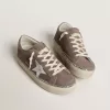 Hi Star da donna in pelle scamosciata con stella in pelle argentata e linguetta in pelle sul tallone Hi Star da donna in pelle scamosciata con stella in pelle argentata e linguetta in pelle sul tallone