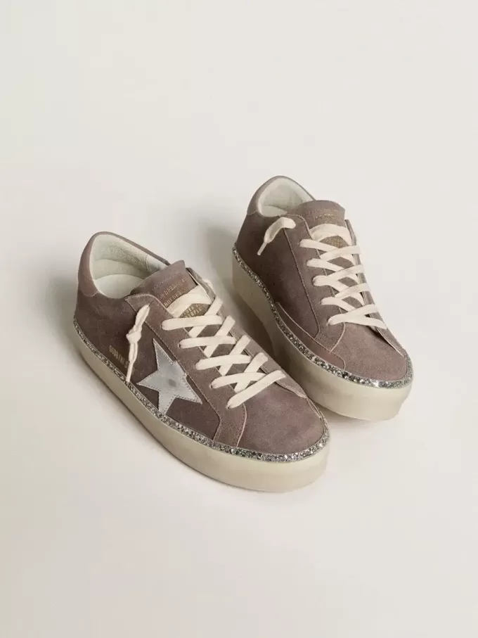 Hi Star da donna in pelle scamosciata con stella in pelle argentata e linguetta in pelle sul tallone Hi Star da donna in pelle scamosciata con stella in pelle argentata e linguetta in pelle sul tallone