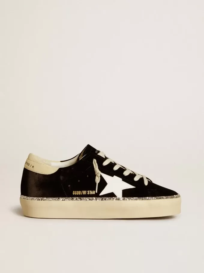Hi Star in velluto nero con stella in pelle bianca e linguetta in camoscio sul tallone