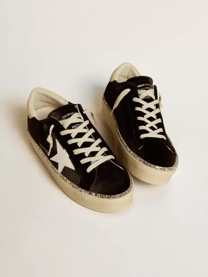 Hi Star in velluto nero con stella in pelle bianca e linguetta in camoscio sul tallone