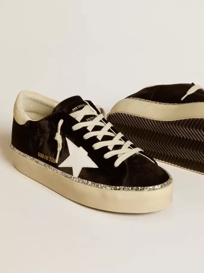 Hi Star in velluto nero con stella in pelle bianca e linguetta in camoscio sul tallone