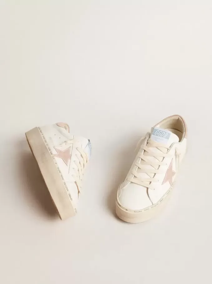 Hi Star LTD da donna con stella in pelle scamosciata rosa antico e linguetta sul tallone con perle Hi Star LTD da donna con stella in pelle scamosciata rosa antico e linguetta sul tallone con perle