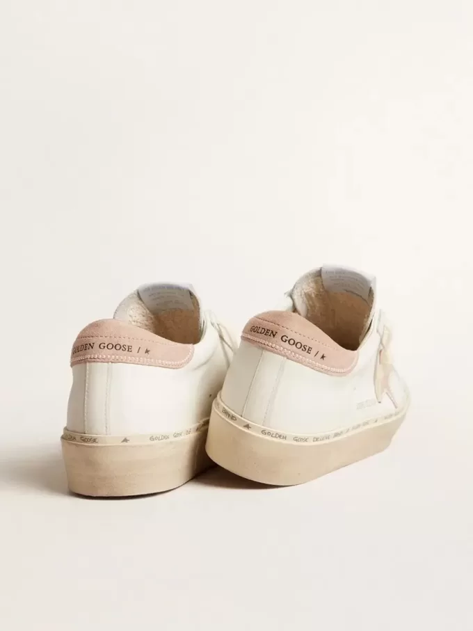Hi Star LTD da donna con stella in pelle scamosciata rosa antico e linguetta sul tallone con perle Hi Star LTD da donna con stella in pelle scamosciata rosa antico e linguetta sul tallone con perle