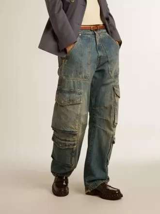 Jeans blu con finitura consumata