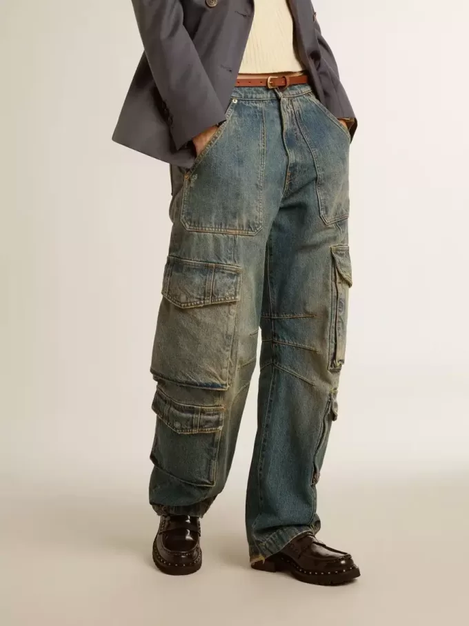Jeans blu con finitura consumata