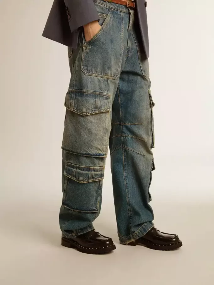 Jeans blu con finitura consumata