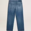 Jeans blu lavaggio medio dal taglio ampio Jeans blu lavaggio medio dal taglio ampio