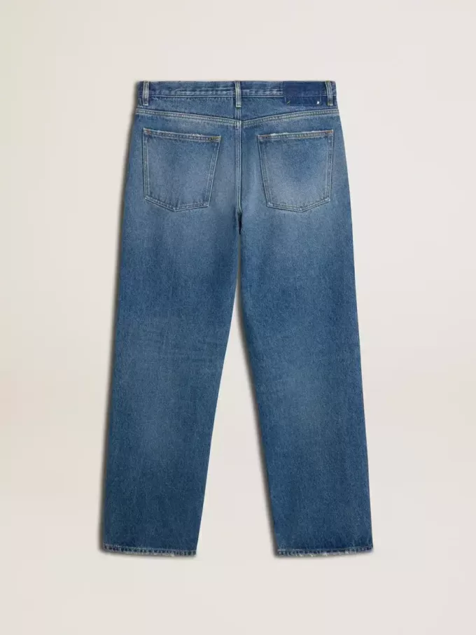 Jeans blu lavaggio medio dal taglio ampio Jeans blu lavaggio medio dal taglio ampio