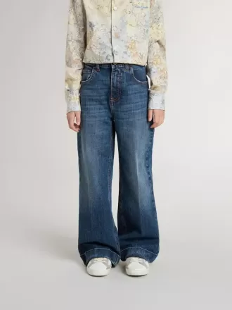 Jeans bootcut da bambina con lavaggio medio e ricami Jeans bootcut da bambina con lavaggio medio e ricami
