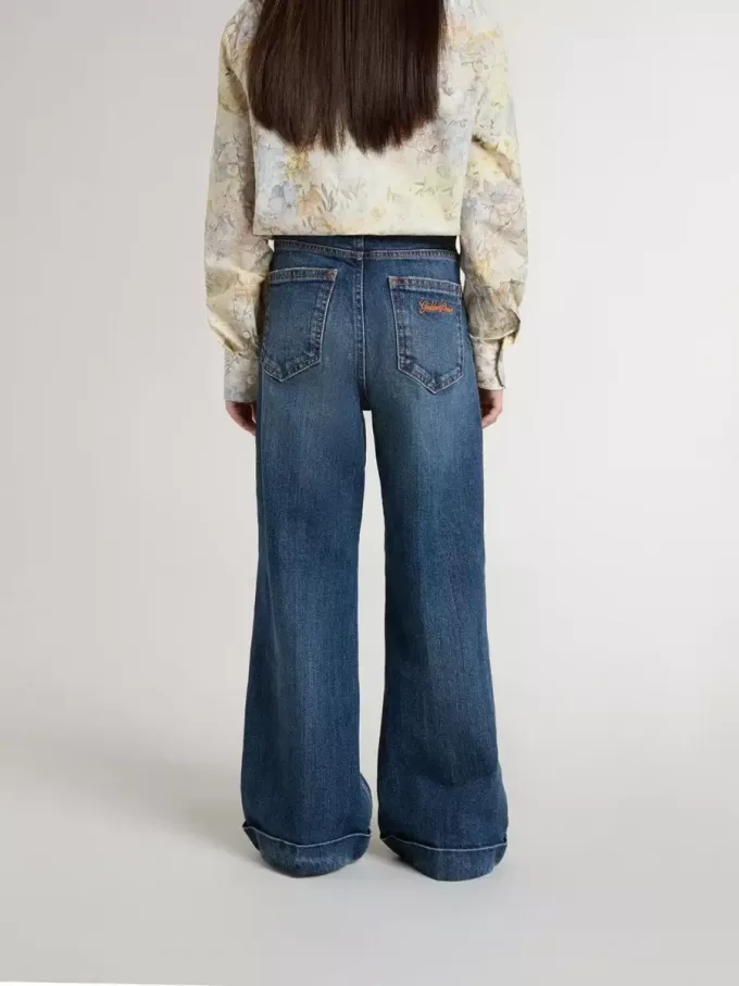 Jeans bootcut da bambina con lavaggio medio e ricami