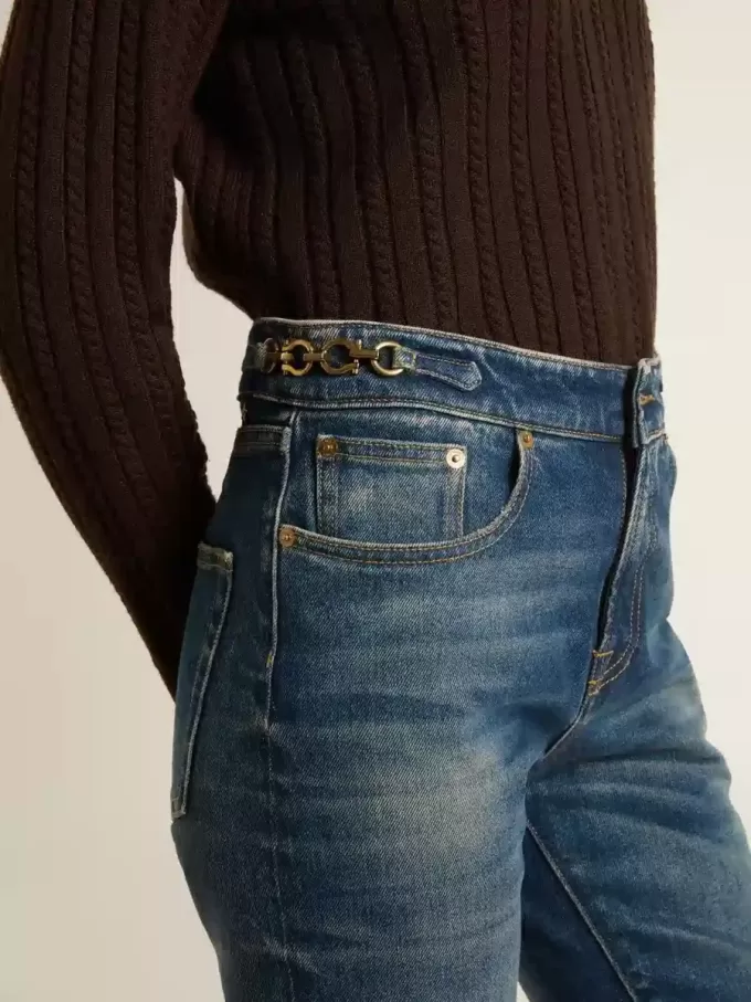 Jeans bootcut da donna con lavaggio vintage e dettagli metallici