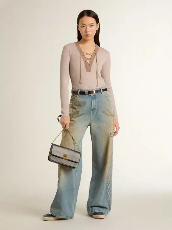 Jeans boyfriend da donna con effetto vissuto, lavaggio sabbia e borchie