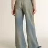 Jeans boyfriend da donna con effetto vissuto, lavaggio sabbia e borchie
