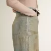 Jeans boyfriend da donna con effetto vissuto, lavaggio sabbia e borchie