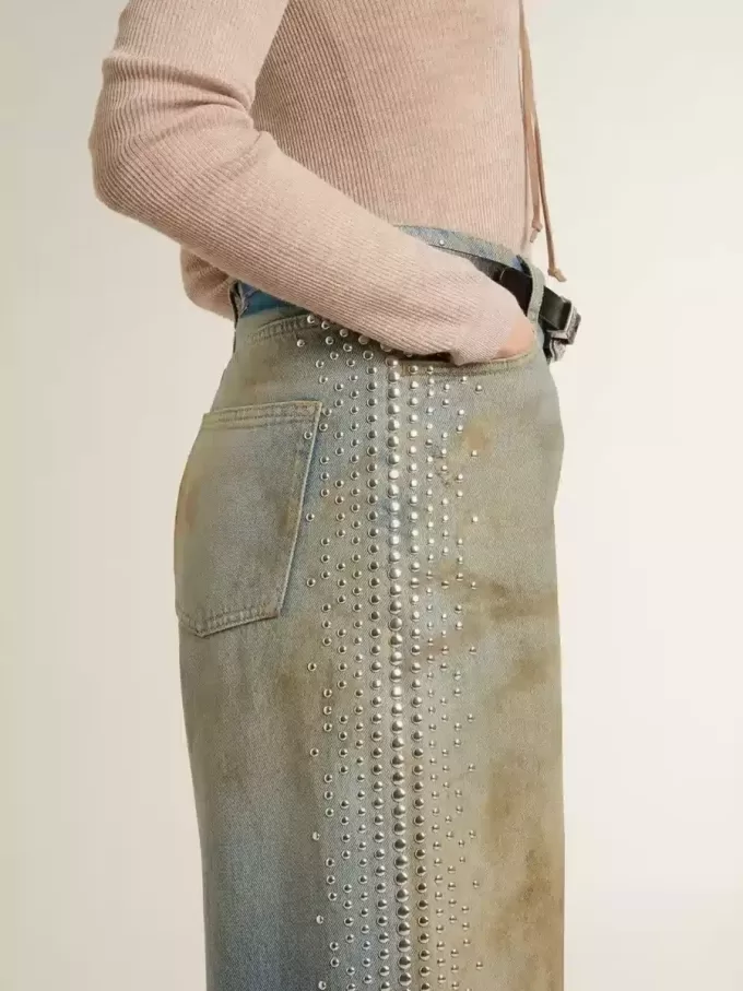 Jeans boyfriend da donna con effetto vissuto, lavaggio sabbia e borchie