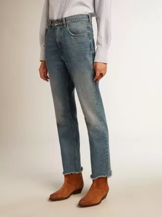 Jeans cropped svasati da donna con lavaggio medio