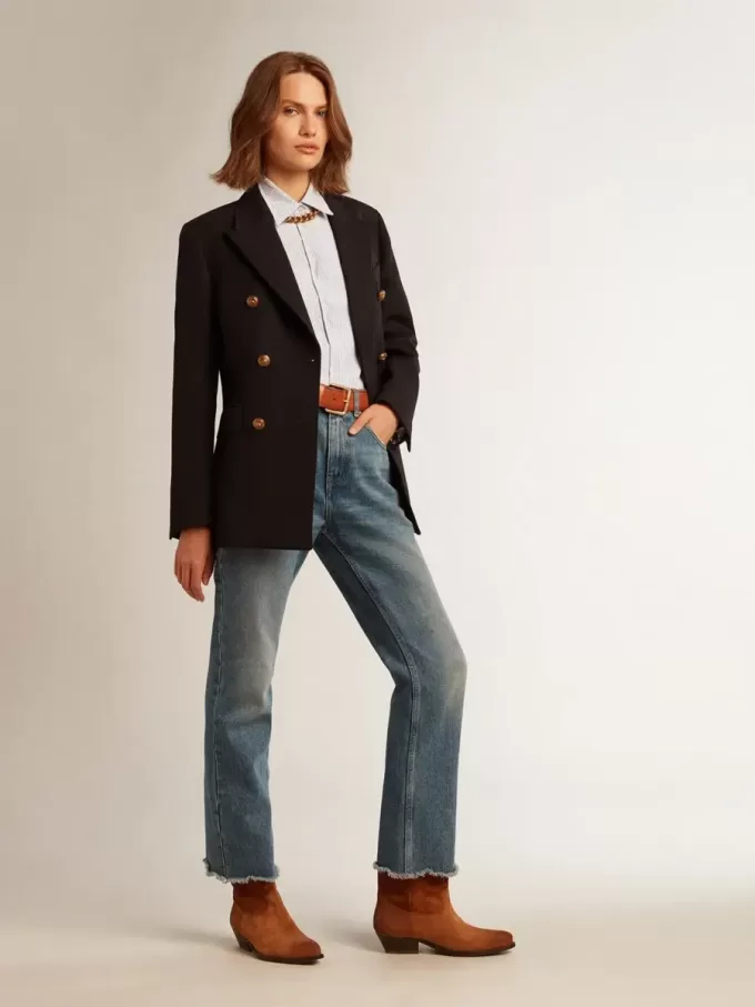 Jeans cropped svasati da donna con lavaggio medio