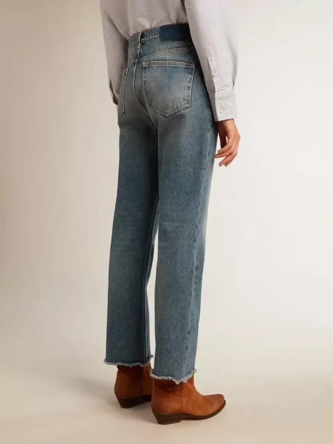 Jeans cropped svasati da donna con lavaggio medio