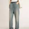 Jeans da donna lavati con occhielli su tutta la superficie