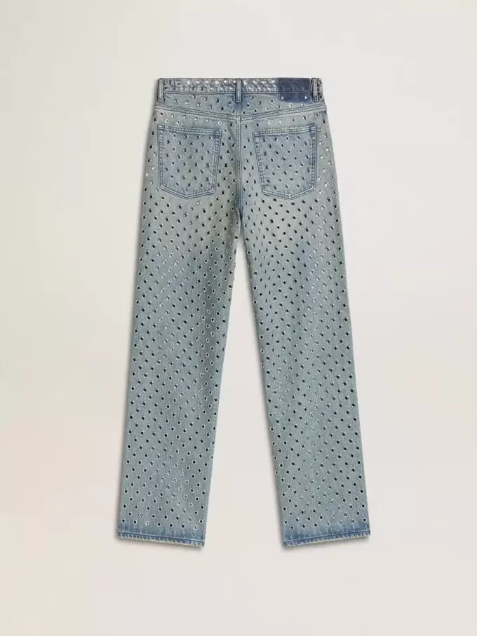 Jeans da donna lavati con occhielli su tutta la superficie