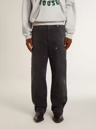 Jeans da uomo in cotone nero effetto consumato con toppe frontali Jeans da uomo in cotone nero effetto consumato con toppe frontali