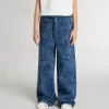 Jeans larghi da bambina con stampa e lavaggio medio Jeans larghi da bambina con stampa e lavaggio medio