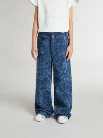 Jeans larghi da bambina con stampa e lavaggio medio Jeans larghi da bambina con stampa e lavaggio medio