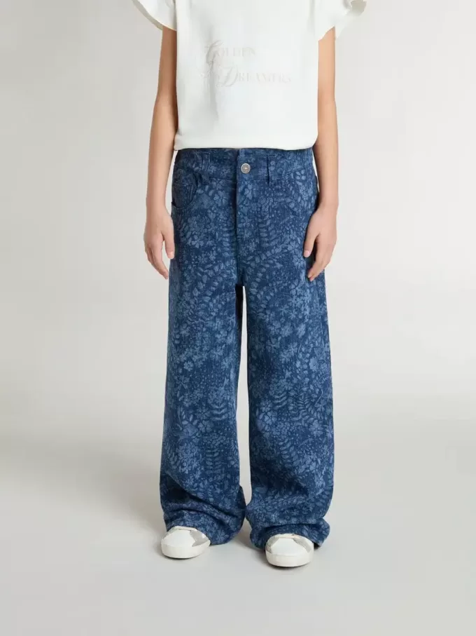 Jeans larghi da bambina con stampa e lavaggio medio Jeans larghi da bambina con stampa e lavaggio medio