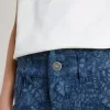 Jeans larghi da bambina con stampa e lavaggio medio Jeans larghi da bambina con stampa e lavaggio medio