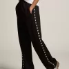 Joggers da donna neri con stelle bianche sui lati Joggers da donna neri con stelle bianche sui lati