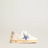 Junior Ball Star con stella blu glitterata e linguetta sul tallone in pelle scamosciata beige Junior Ball Star con stella blu glitterata e linguetta sul tallone in pelle scamosciata beige