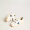 Junior Ball Star con stella blu glitterata e linguetta sul tallone in pelle scamosciata beige Junior Ball Star con stella blu glitterata e linguetta sul tallone in pelle scamosciata beige