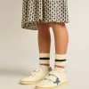 Junior Ball Star con stella blu glitterata e linguetta sul tallone in pelle scamosciata beige Junior Ball Star con stella blu glitterata e linguetta sul tallone in pelle scamosciata beige