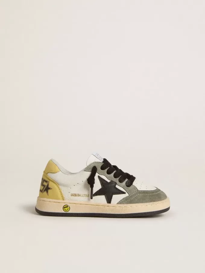 Junior Ball Star in nappa bianca con inserti in pelle scamosciata verde scuro e stella nera Junior Ball Star in nappa bianca con inserti in pelle scamosciata verde scuro e stella nera