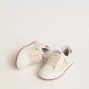 Junior Ball Star in pelle con stella color crema e linguetta sul tallone in pelle rossa Junior Ball Star in pelle con stella color crema e linguetta sul tallone in pelle rossa