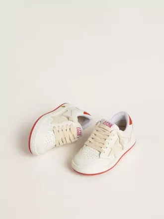 Junior Ball Star in pelle con stella color crema e linguetta sul tallone in pelle rossa Junior Ball Star in pelle con stella color crema e linguetta sul tallone in pelle rossa