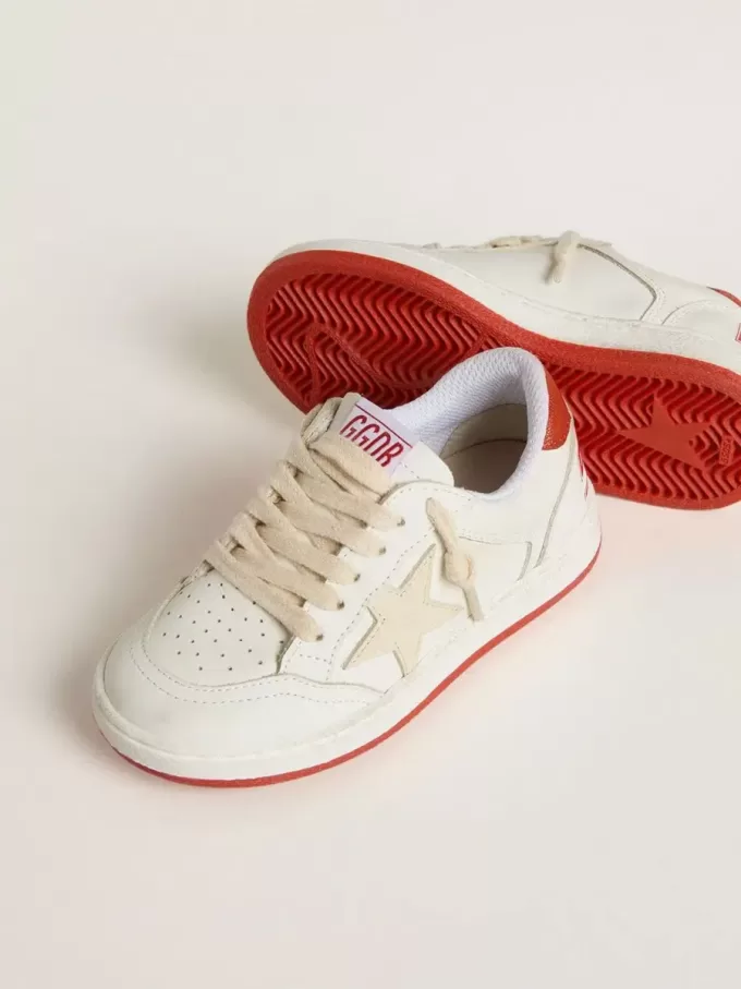 Junior Ball Star in pelle con stella color crema e linguetta sul tallone in pelle rossa Junior Ball Star in pelle con stella color crema e linguetta sul tallone in pelle rossa