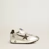 Junior Marathon in nylon argentato con stella nera e linguetta in pelle sul tallone Junior Marathon in nylon argentato con stella nera e linguetta in pelle sul tallone