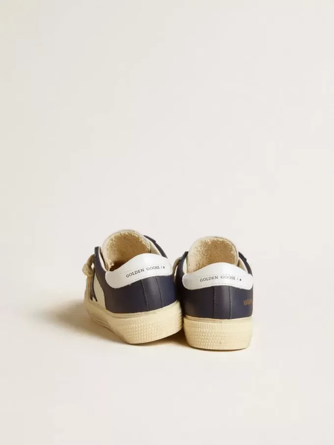 Junior May in pelle bianca e blu con stella e linguetta sul tallone in pelle