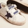 Young Old School in pelle bianca con stella e linguetta sul tallone in pelle scamosciata blu