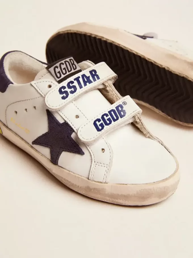 Young Old School in pelle bianca con stella e linguetta sul tallone in pelle scamosciata blu